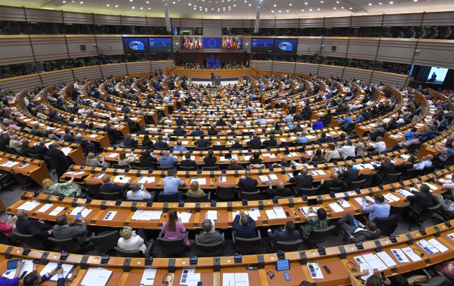Европарламент одобрил ускоренное рассмотрение 90 млрд евро кредита для Украины