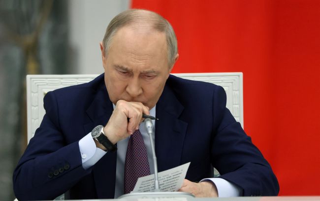 Январский удар по бюджету РФ: доходы от нефти и газа обвалились почти вдвое, - Reuters