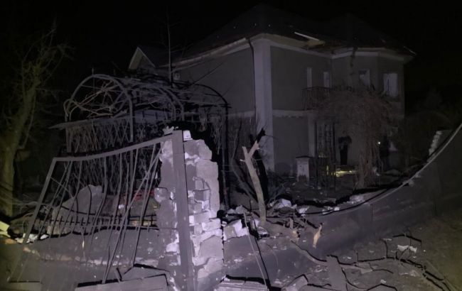 Повреждены более десятка домов и авто: последствия удара баллистикой по Кривому Рогу