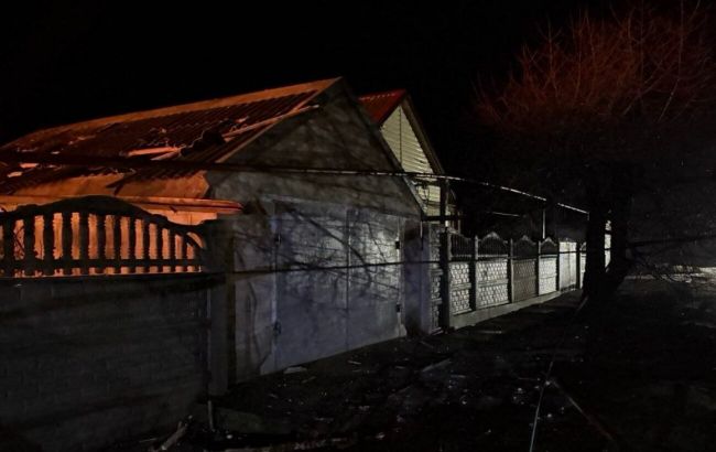 "Шахед" РФ попал в частный дом в Запорожье, возник пожар: три человека ранены