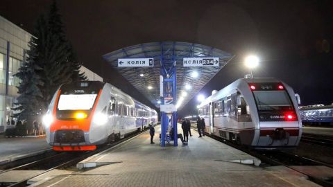 Укрзализныця срочно меняет маршруты из-за безопасности: как будут курсировать поезда 24 февраля