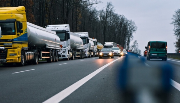 До Литви від початку тижня повернулися майже три сотні вантажівок, які кілька місяців утримували в Білорусі