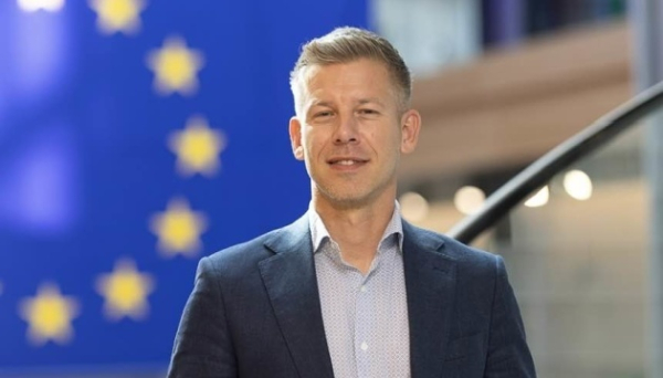 Лідер угорської опозиції заявив, що спецслужби намагалися знищити сервери його партії
