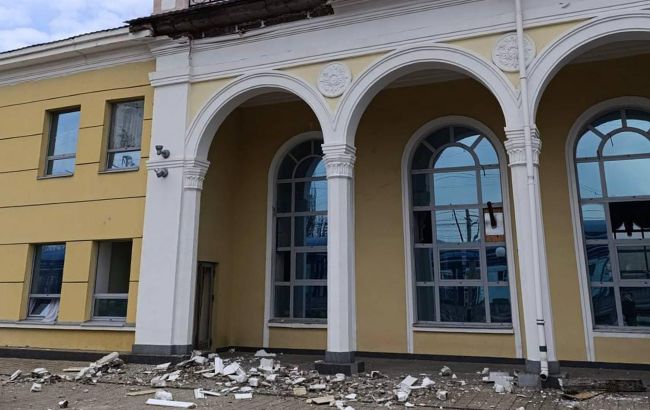 РФ атаковала вокзал в Славянске: ранены 4 железнодорожников, среди них - тяжелый