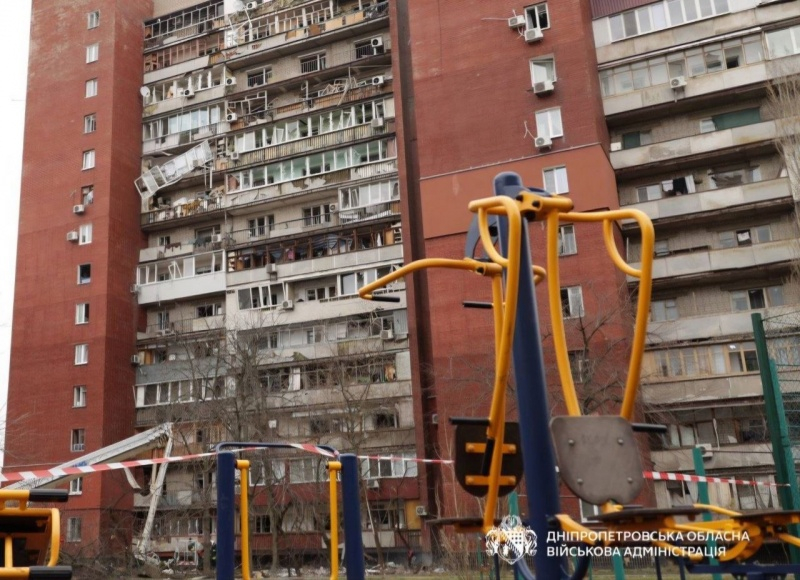Россия ударила по 14-этажке в Днепре: произошли пожары, есть раненые