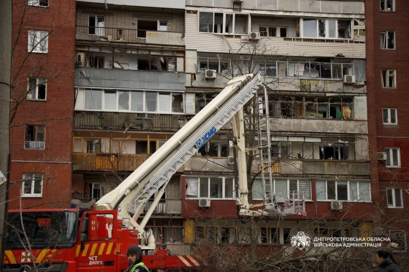 Россия ударила по 14-этажке в Днепре: произошли пожары, есть раненые