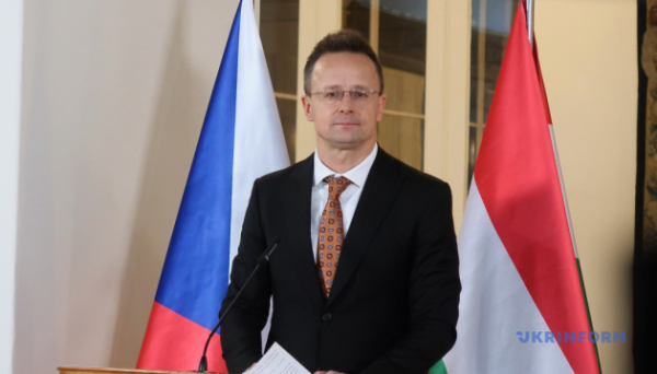 Сійярто доповідав Лаврову щодо зняття санкцій ЄС з сестри російського олігарха Усманова