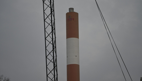 В Естонію з території Росії залетів дрон і врізався у трубу електростанції