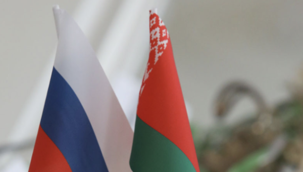 Білорусь перестала випускати за кордон російських призовників