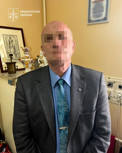 На Закарпатье задержали 60-летнего главу ВВК с миллионами дома
