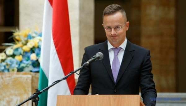 Сійярто звинуватив іноземні спецслужби у прослуховуванні свого телефона