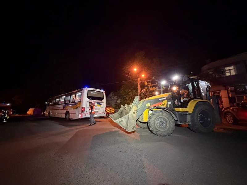 Дрон ударил по жилому дому в Одессе, вспыхнул пожар