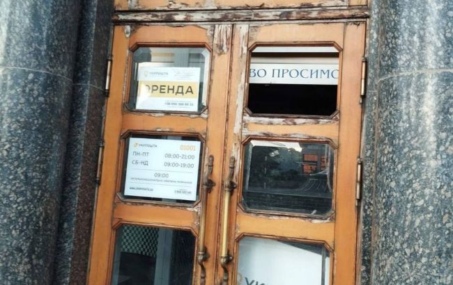 Исторический главпочтамт на Майдане поврежден после атаки РФ (фото)