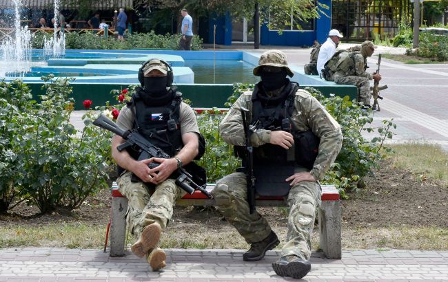 На Запорожье оккупанты массово отравились алкоголем: их тела не забирали неделю