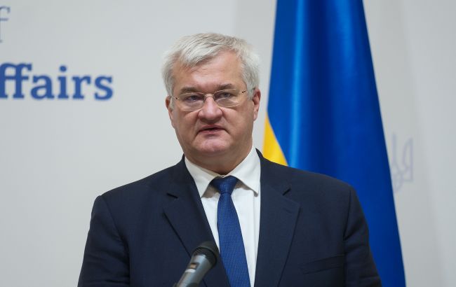 "Придется бороться за своих людей": МИД сделал заявление об украинцах за рубежом