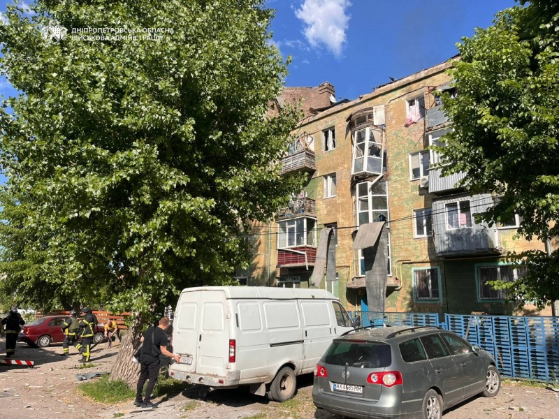 РФ ударила по многоэтажкам в Днепре, вспыхнул пожар