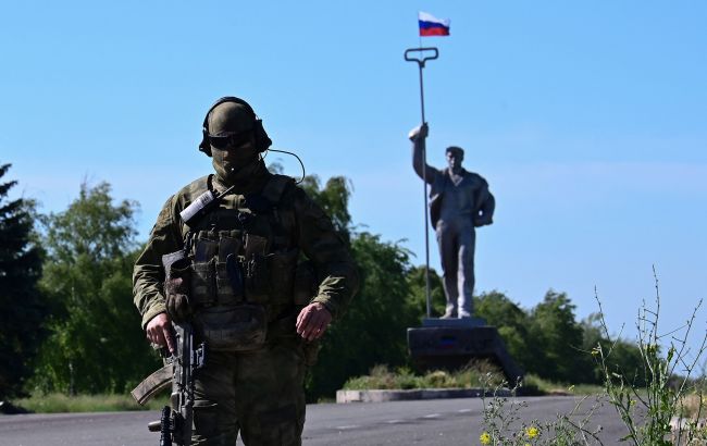 Россия сбрасывает с дронов листовки-гривны с опасными QR-кодами в приграничье