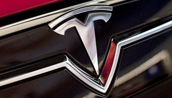 Tesla відкликає майже 219 тисяч автомобілів у США