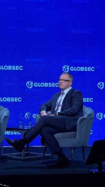 Украина учит Европу скорости войны: представители "Стального фронта" Ахметова выступили на GLOBSEC Defence Forum в Праге
