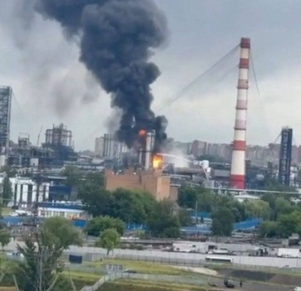 Атака Украины "выключила" Московский НПЗ, - Reuters