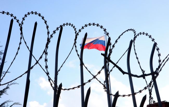 ЕС ударил санкциями по "теневому флоту" и окружению Путина