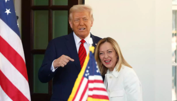 Мелоні спростувала слова Трампа про те, що «благала» його про фото