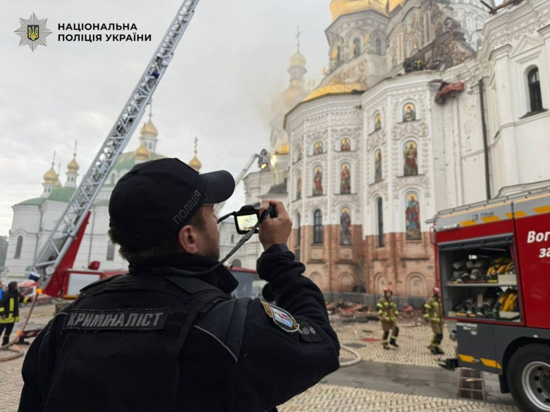 "Мистецький арсенал" загорелся во время обстрела Киева (фото)