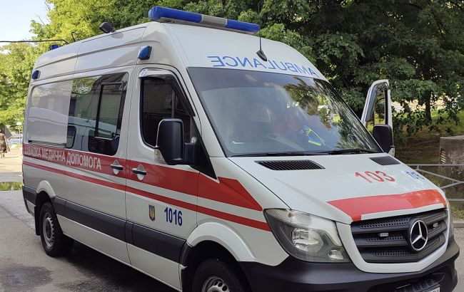 На Буковине обвалился мост с детьми во время экскурсии, есть госпитализированные (видео)