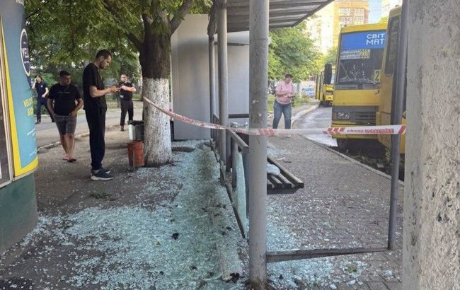 Под удар в Одессе попала остановка транспорта с людьми (фото)
