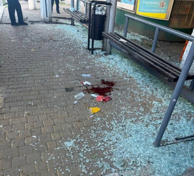 Под удар в Одессе попала остановка транспорта с людьми (фото)