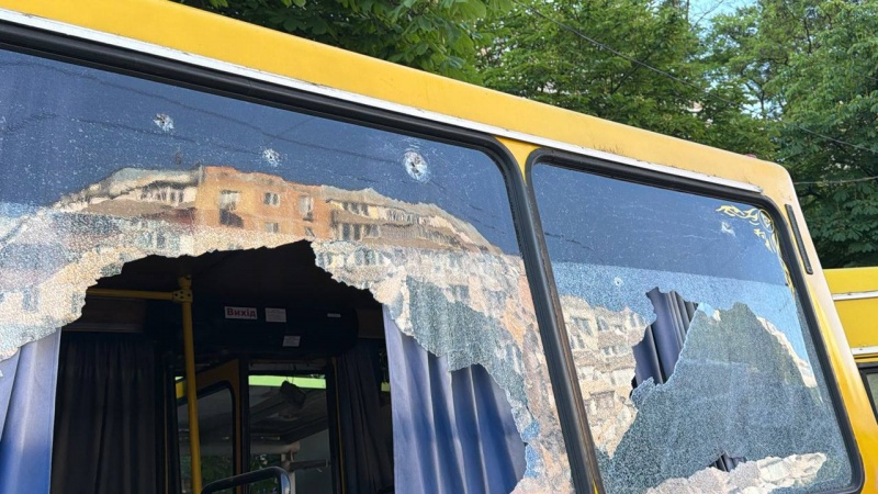 Под удар в Одессе попала остановка транспорта с людьми (фото)