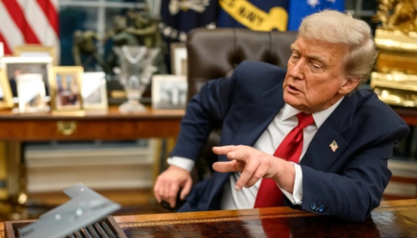 Трамп у Версалі підписав паперову копію меморандуму про взаєморозуміння між США та Іраном