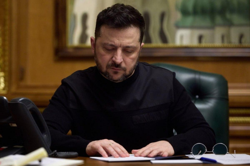 У ще одній європейській країні закликали позбавити Зеленського найвищої нагороди