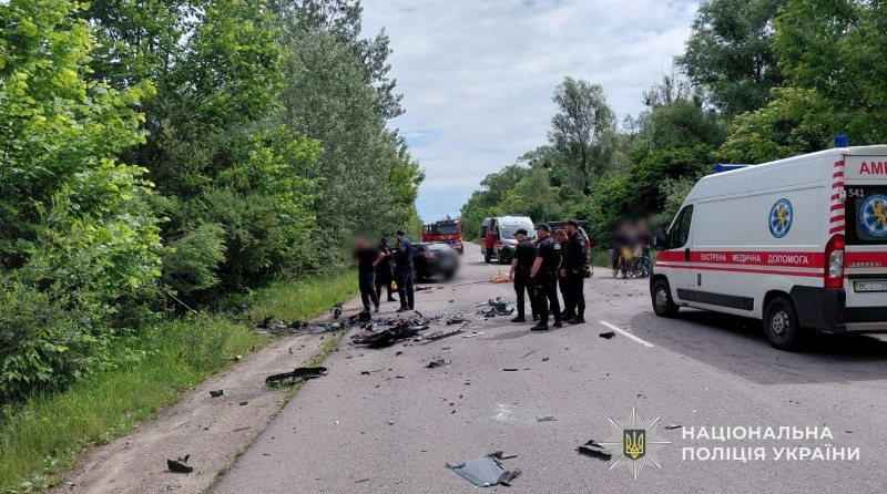 В лобовом столкновении автомобилей на Львовщине погибла женщина и пострадали дети