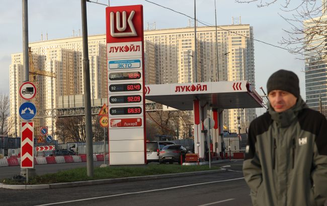 В Москве и Петербурге водители уже ощутили последствия ударов по НПЗ (видео)