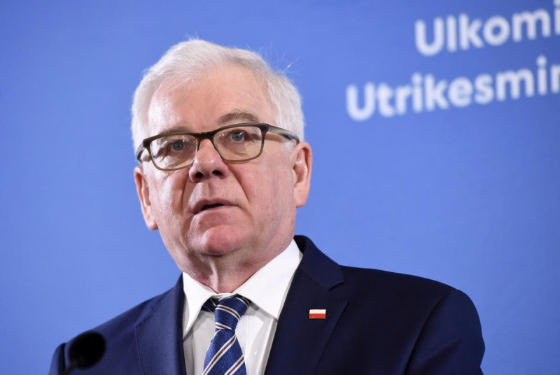 Варшава офіційно не позбавила Зеленського ордена Білого Орла, - ексочільник МЗС Польщі