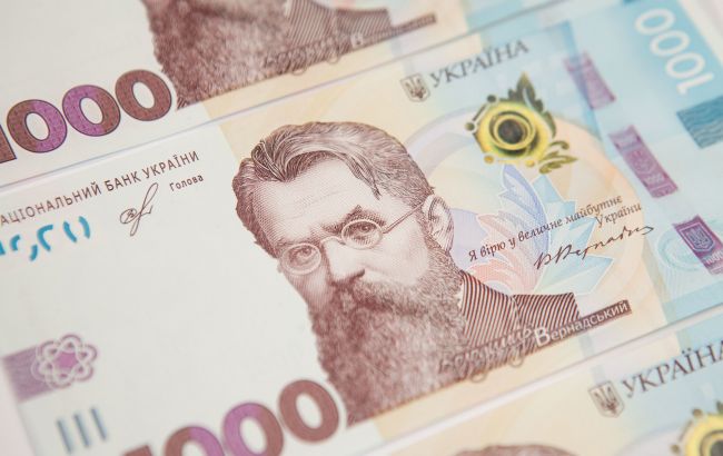 Зарплаты вырастут, но и курс доллара тоже: два плана Кабмина по бюджету до 2029 года