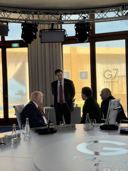 Зеленський зустрівся із Трампом на саміті G7 (фото)