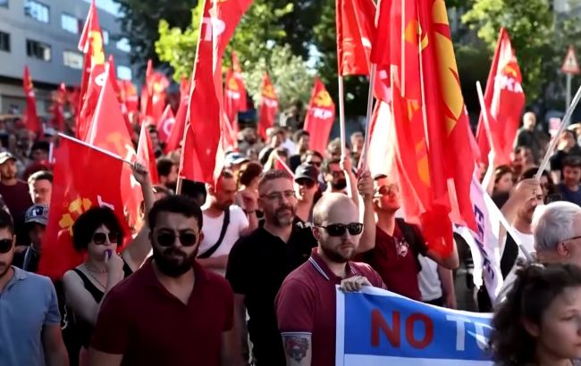 Более сотни коммунистов задержала полиция Турции накануне саммита НАТО