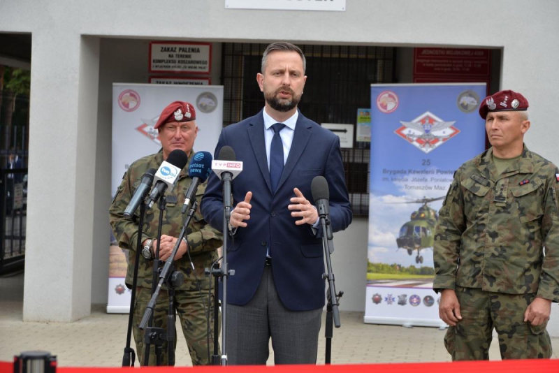 "Це лицемірство": міністр оборони Польщі обурився на критиків військової допомоги Україні