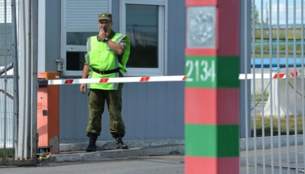 Казахстан встановив понад п’ятдесят блокпостів на кордоні з РФ, щоб запобігти вивезенню бензину