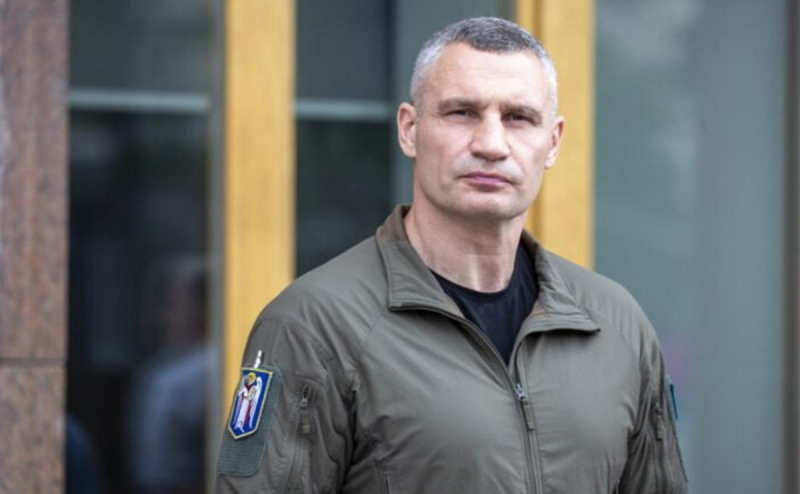 Кличко подякував Сирському за службу і розповів про спільну роботу під час оборони Києва