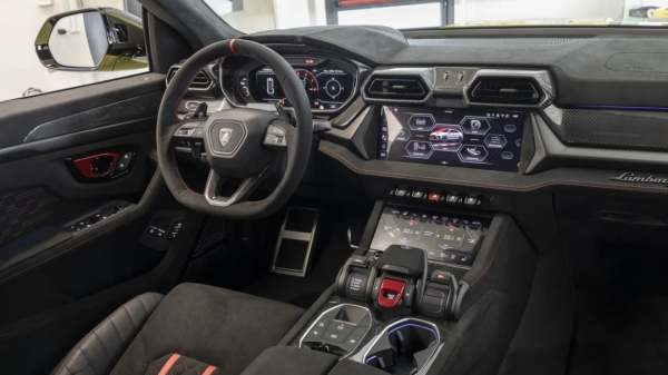 Lamborghini представила гібридний Urus - «найшвидший у світі суперпозашляховик»