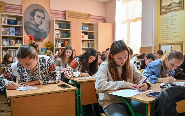 МОН установило сроки обучения для школ в 2026-2027 годах: ключевые даты и что с каникулами