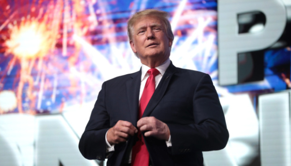 Монетний двір США вже карбує «золоту» монету з Трампом
