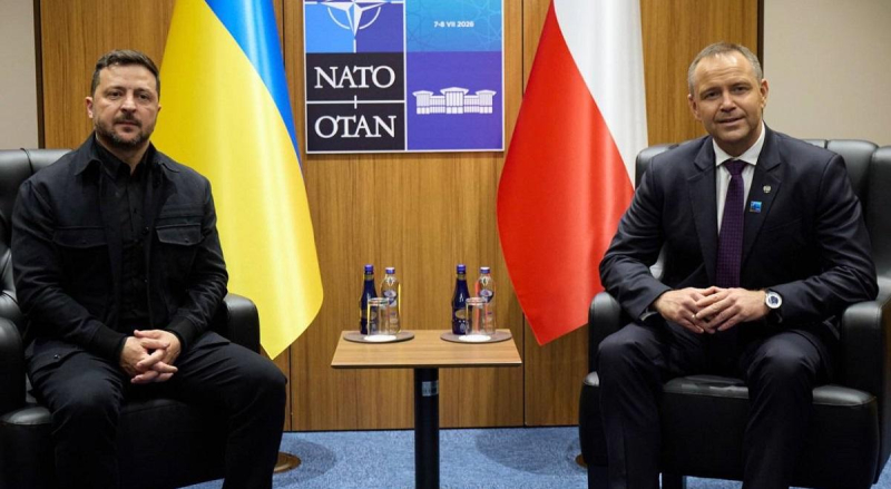 "Прапор Бандери обмежує амбіції": Навроцький розкрив деталі годинної розмови з Зеленським
