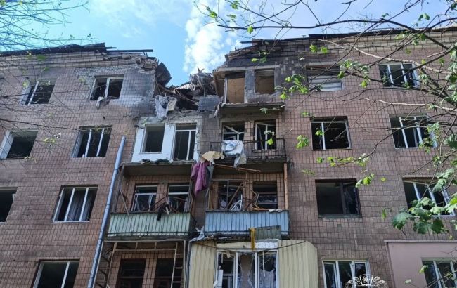 РФ ударила ракетой по 5-этажке в Харькове, есть жертвы и много пострадавших