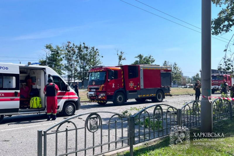 РФ ударила ракетой по 5-этажке в Харькове, есть жертвы и много пострадавших