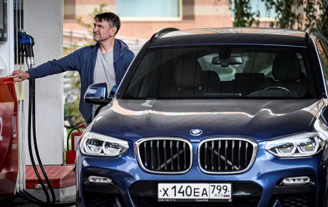 Россиянам предлагают теперь заправлять авто за юани в Китае