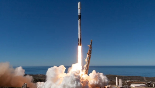 SpaceX почала відмовляти у бронюванні місць на запуски Falcon 9 після 2028 року - Bloomberg